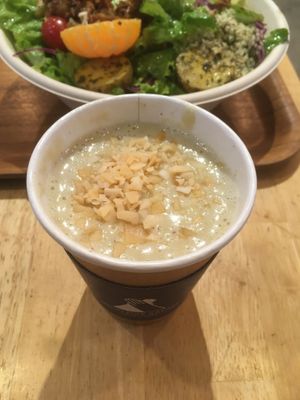 Seasonal sweet potato smoothie (fall 2021) is available also in hot at High Five Salad - Oku Kagurazaka in Tokyo