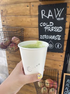 ‘Mild green’ juice with apple, cucumber, spinach and lemon  at Lényeg in Budapest