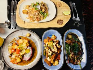 Dinner   at Chaophraya in Aberdeen