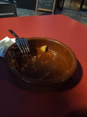 Las bravas estaban tan buenas que se acabaron antes de poder hacerles la foto...😅 ¡Que gusto tener un rincón vegano tan bueno y original cerca de casa!🥰 El personal muy ama at Vida Cafe in Barcelona
