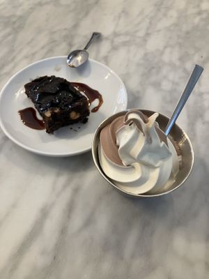 Brownie y helado  at Vida Cafe in Barcelona