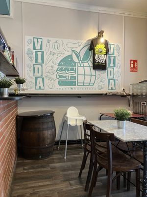 Parte del interior del local  at Vida Cafe in Barcelona