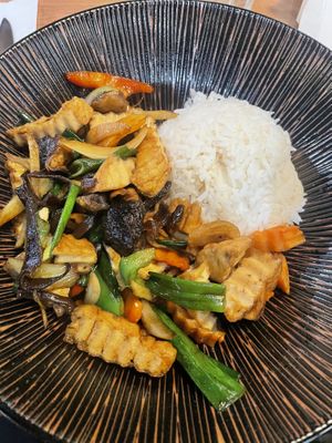 Nr.23. Ginger wok with tofu (made vegan)  at Mr Bowl in Bandhagen