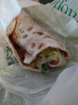 Lahmacun mit Salat at Veganland in Muehldorf