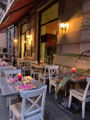 Exterior seating at Thai Orchid in Lugano