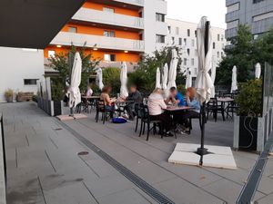 Outdoor seating at Pizza Leggera in Nyon