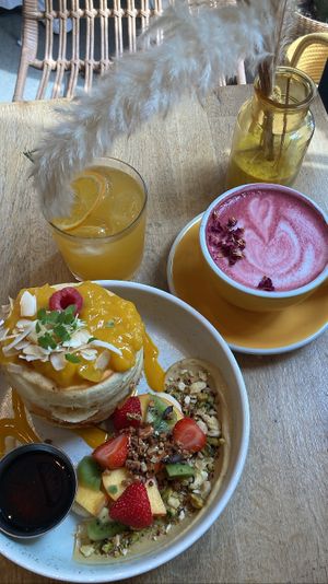 Pancakes, beetroot latte & passion fruit iced tea. All very good  at Sunny Side Up - Nordend in Frankfurt