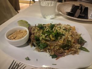 Vegetable pad thai at Kiwi in Santorini