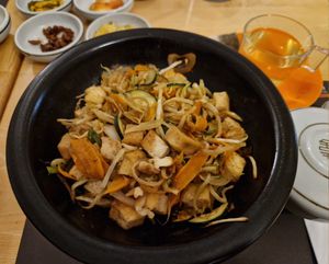 Gebratener Tofu mit verschiedenem Gemüse at Frau Om Kocht in Wurzburg