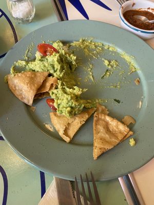 Guacamole (no esperaron a que tomara la foto jeje) at Groovy's Taqueria Vegana in Mexico City