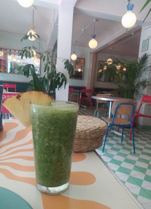 Jugo verde at Groovy's Taqueria Vegana in Mexico City