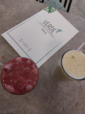 Very berry smoothie, brunchy smoothie🥤👌🏽 at Verde in Karlsruhe