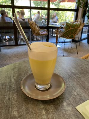 Golden Kurkuma Latte  at Verde in Karlsruhe
