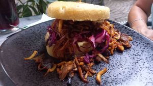 Pulled shroom burger at Verde in Karlsruhe