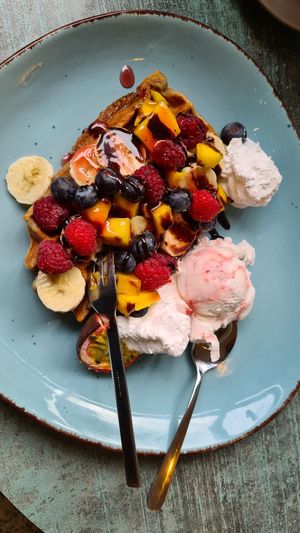 Süße Waffel mit Kirsch"Joghurt"Eis at Verde in Karlsruhe