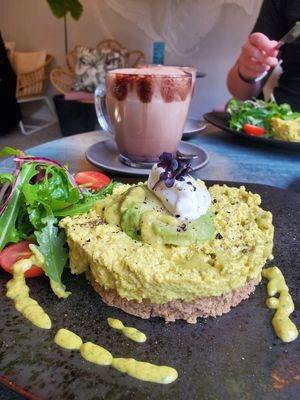 Tofu Scramble auf Haferpancake at Verde in Karlsruhe
