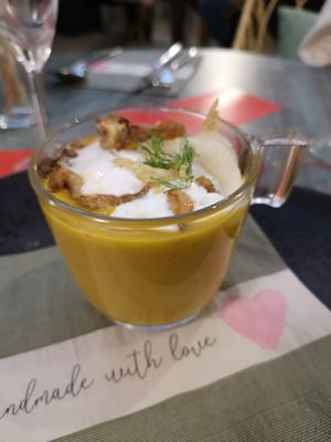 Wurzelsuppe bei Valentinstagsmenü at Verde in Karlsruhe
