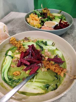 Bao bowl (front), asian bowl (back) at Verde in Karlsruhe