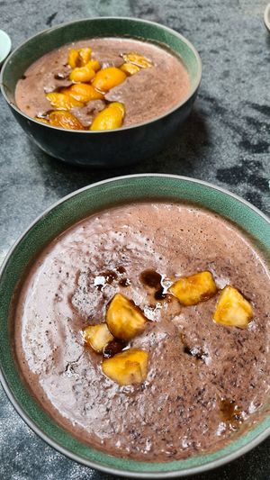 "Milch"reis mit karamellisierter Banane bzw mit Aprikosen statt PflaumeZimt at Verde in Karlsruhe