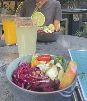 Limonade Verde und mit Mango, Beilagensalate  at Verde in Karlsruhe