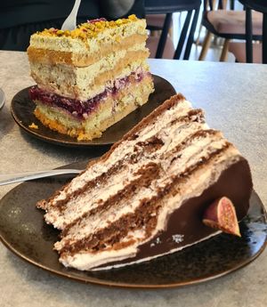 Milchschnitteteorte und Pistatiencremetorte at Verde in Karlsruhe