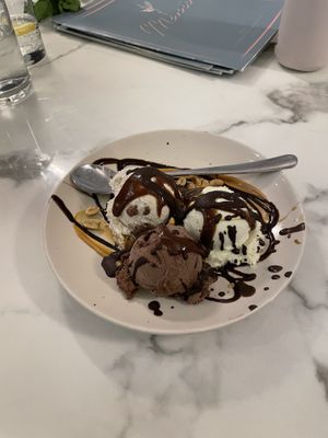 Snickers ice creamm  at Verde in Karlsruhe