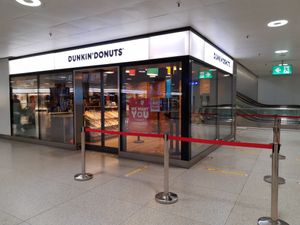 Exterior in underpass at Dunkin' - Hbf in Zurich