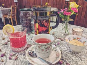 pink lemonade and teas at Pink Peacock די ראָזעווע פּאַווע in Glasgow