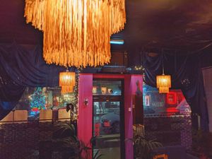 soft lighting at Pink Peacock די ראָזעווע פּאַווע in Glasgow