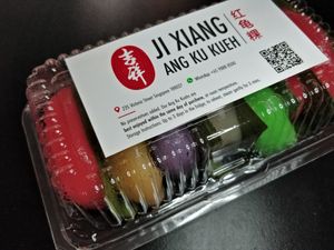 Assorted flavours Ang Ku Kueh at Ji Xiang Confectionery 吉祥食品 - Bugis in Central Singapore