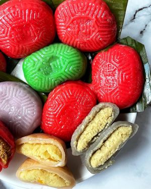 Ang Ku Kuehs at Ji Xiang Confectionery 吉祥食品 - Bugis in Central Singapore