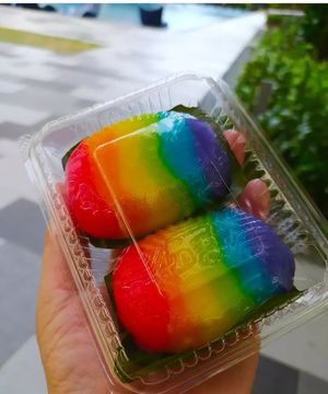 The rainbow 🌈 Ang Ku Kueh at Ji Xiang Confectionery 吉祥食品 - Bugis in Central Singapore
