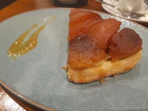 Pear tatin at Teapots in Madrid