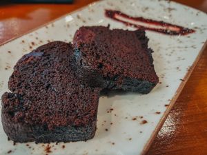 Vegan chocolate pound cake 🤎  at Teapots in Madrid