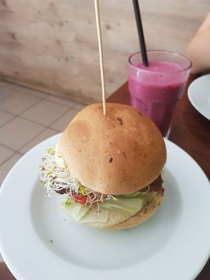 Breaddy tofu hamburger at Najadacze.pl - Vege Kuchnia Swiata in Wroclaw