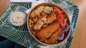 Crispy "chicken" bowl with chickpeas at Green Burger in Riga