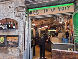 Entrance at Te Ke Voi? in Siena