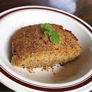 Quibe vegano de legumes com sumo de hortelã grosso at Cuca Alimentos in Salvador