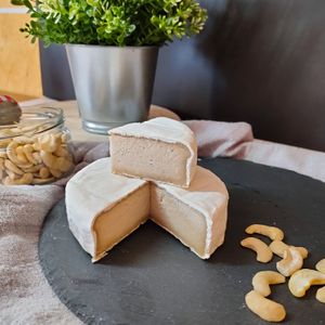 Queso vegetal estilo Camembert at Veggie Bean in Mallorca