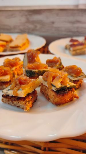 Pincho de queso con cebolla at Veggie Bean in Mallorca
