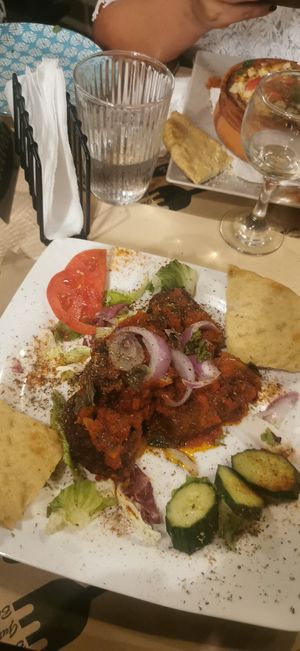 Falafel with vegetables sauce at Bara Piato in Crete
