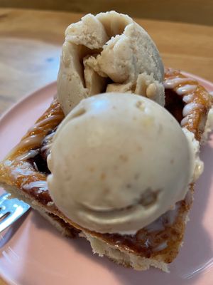 Cinnamon roll with 2 balls of peanut butter ice cream at Der Dicke Schmidt - Neustadt in Dresden