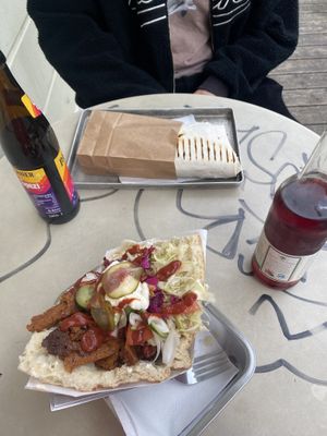 Die Kombination mit Essiggurken ist wirklich besonders gut  at Der Dicke Schmidt - Neustadt in Dresden