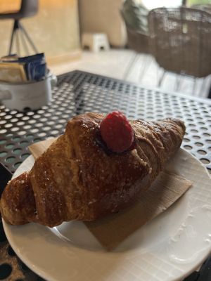 Cornetto sambuco e lampone  at Casa Me'Mà in Figline Valdarno