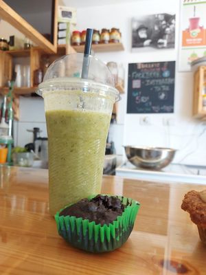 Green shake and raw dessert at 18Karrots Caffé in Safed