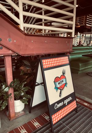  at Mom's Spaghetti in Detroit