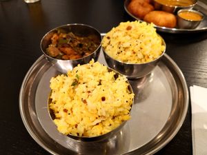 Limonenreis mit Gemüse, Cashews, Curry at Bhojans in Dusseldorf