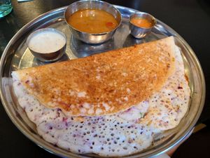 Tomate-Zwiebel-Oothappam at Bhojans in Dusseldorf