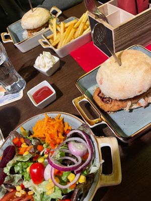 vegan Green Schnitzel Burger at Filou in Geislingen