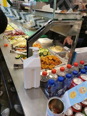 You take the vegetables by your own at Maoz - Damrak in Amsterdam